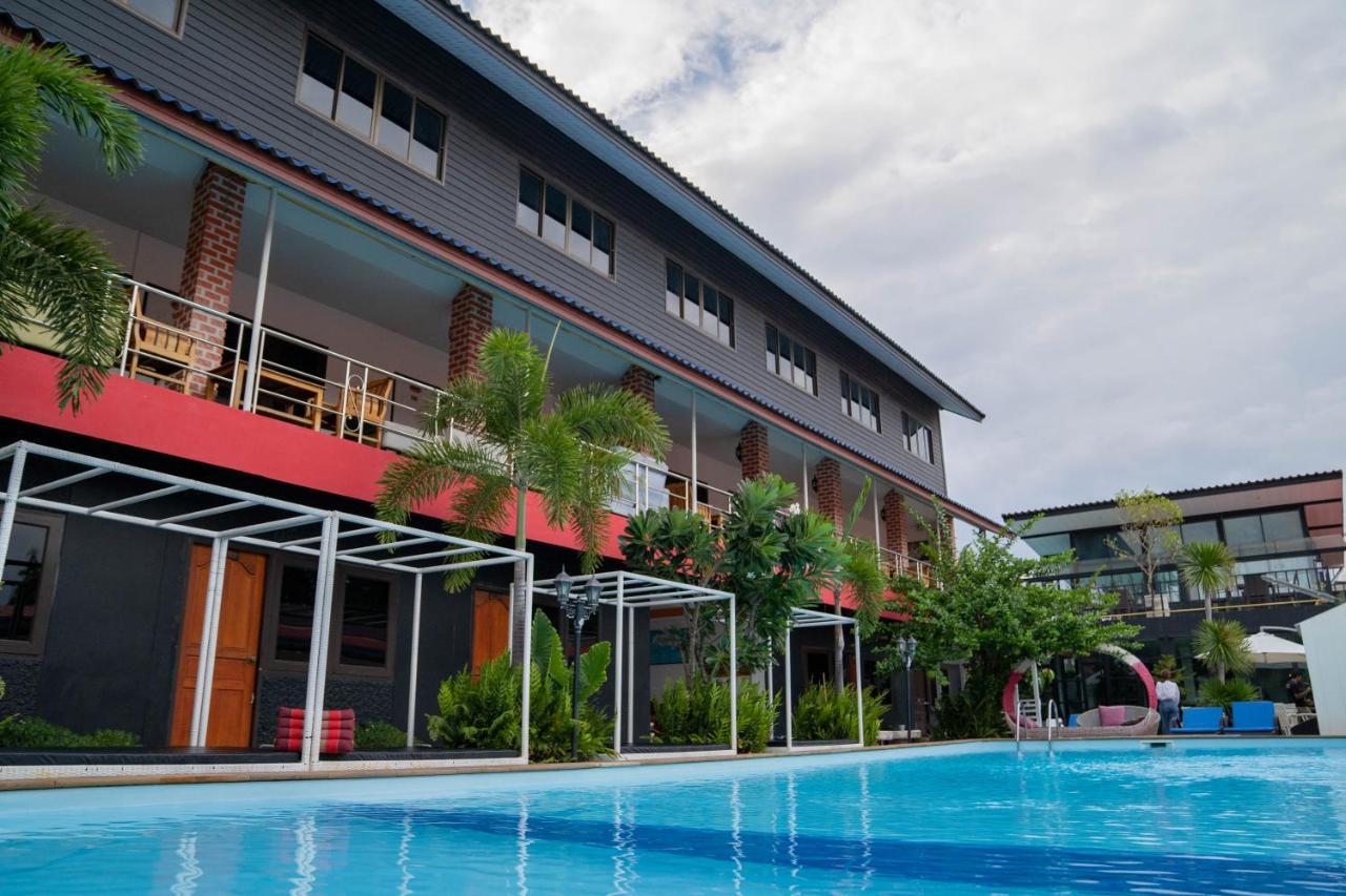 P.U. Inn Resort Пра Након Си Аютая Екстериор снимка