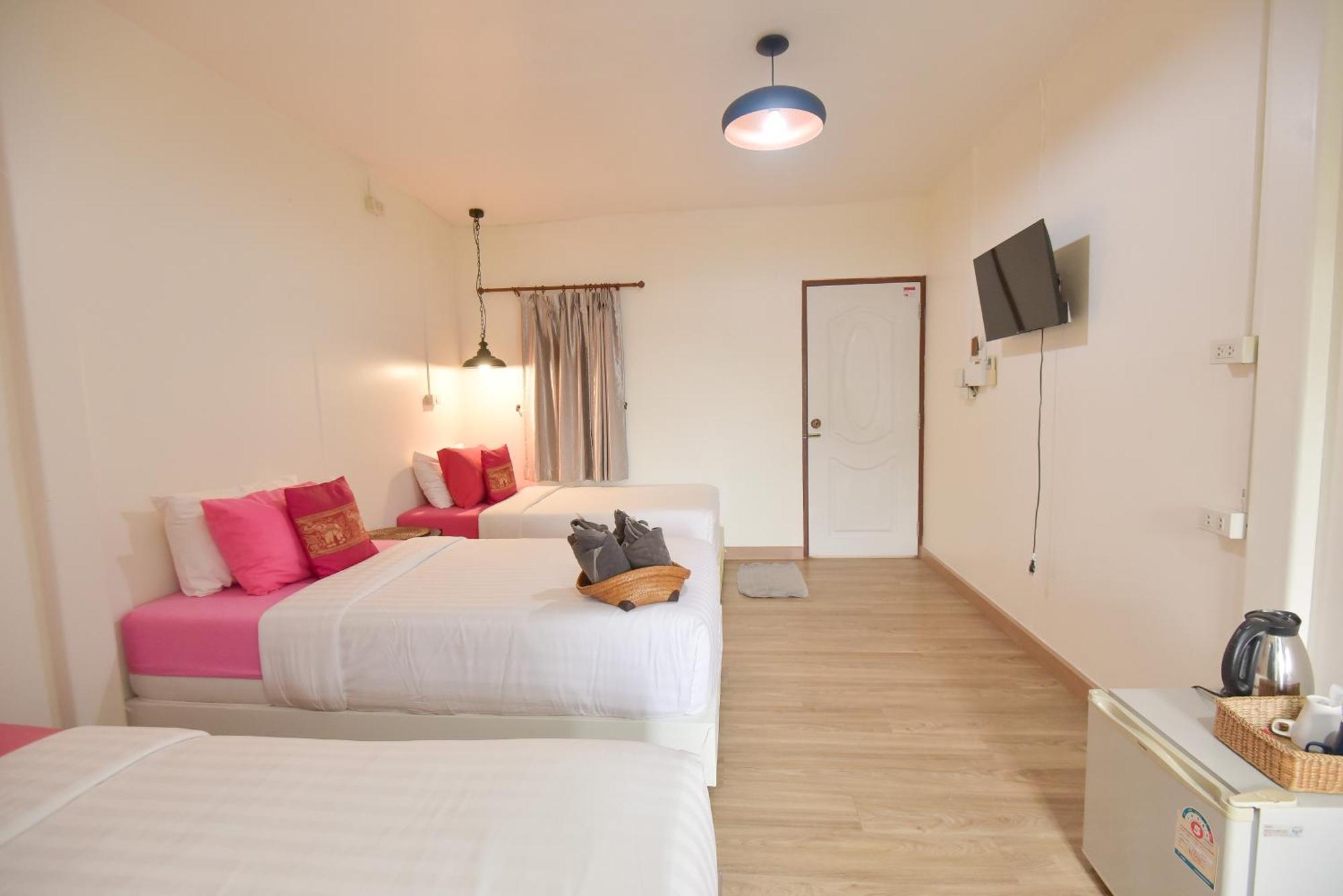 P.U. Inn Resort Пра Након Си Аютая Екстериор снимка